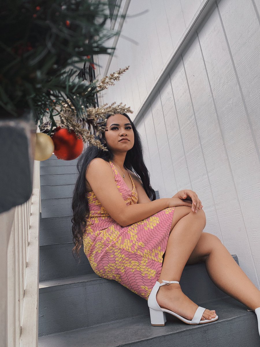 _teingoaa's tweet photo. Had the pleasure of helping my niece get ready for her Senior luau 😍❤️😭 
first time doing a full face on someone other than myself 😬

#FarringtonSeniorLuau2019 https://t.co/fHPPYMdWa6