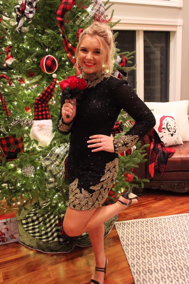 MorganMarieHard's tweet image. My sister looked BEAUTIFUL for her Christmas dance tonight!! 🖤😍