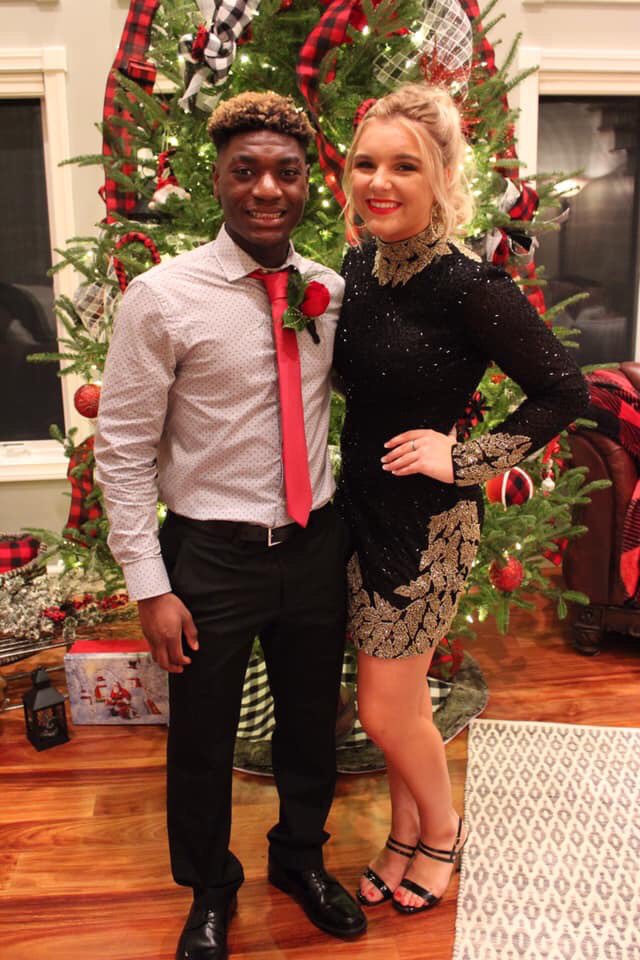 MorganMarieHard's tweet image. My sister looked BEAUTIFUL for her Christmas dance tonight!! 🖤😍