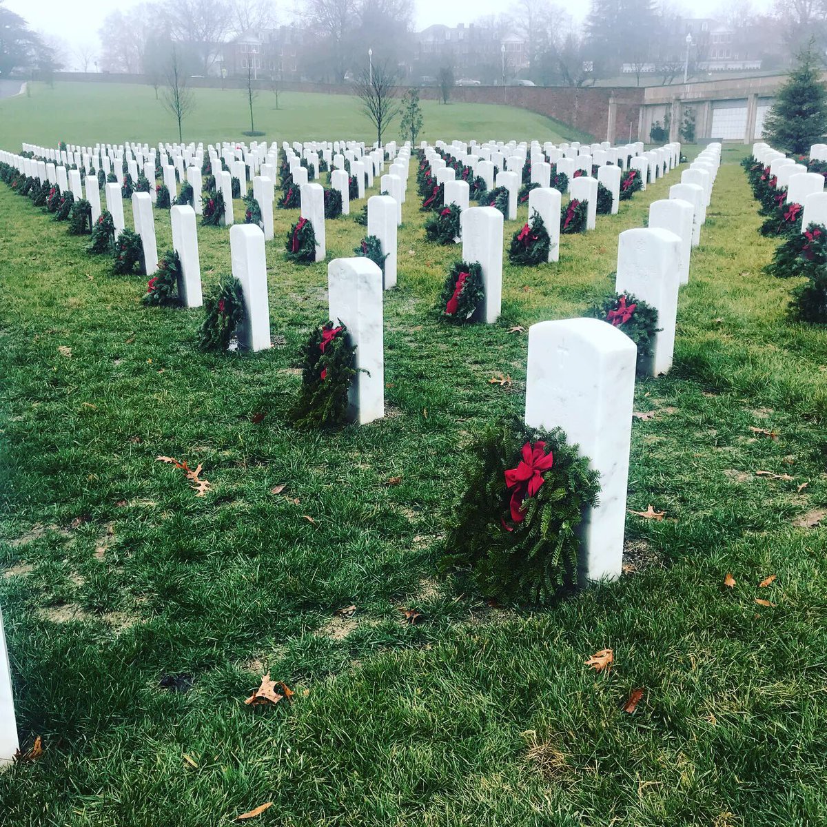 This holiday season, take a moment to pause and remember. #WreathsAcrossAmerica <a href="/ArlingtonNatl/">Arlington National Cemetery</a>