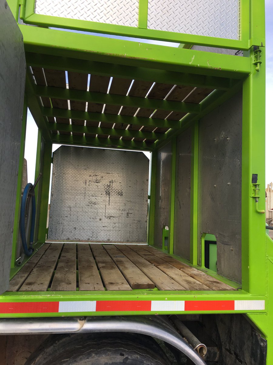 averagej81's tweet photo. Sprayer trailer for sale, kinda outgrew it, dm for more info, retweet’s appreciated. #AgTwitter https://t.co/urFNFelYV4
