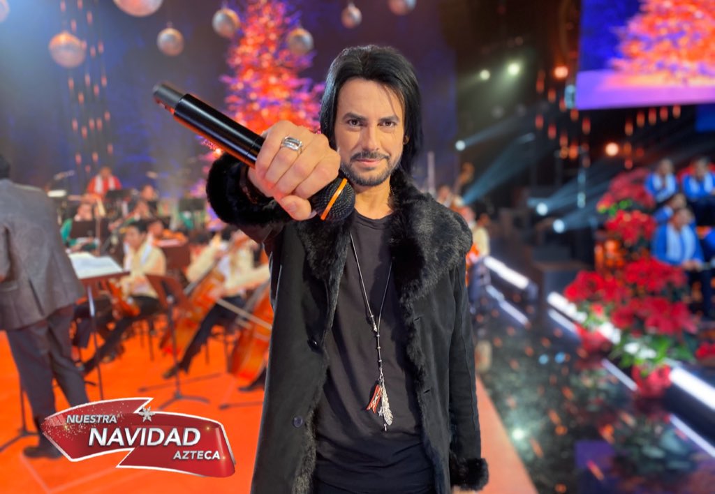 VengaLaAlegria's tweet photo. ¡Muchas gracias @iambetocuevas por hacer de Nuestra #NavidadAzteca una noche muy especial! 🙌🏻🎤🎶🎄📺🎉 https://t.co/raeyc8HYWw