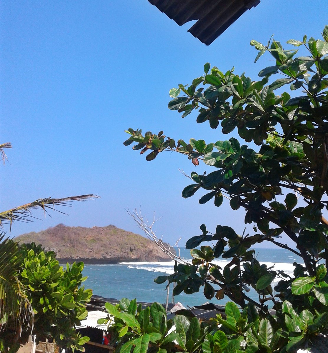 MYantiara's tweet photo. Beach View 
#GunungKidul #Beach #PantaiGunungKidul  #wonosari #Yogyakarta #CentalJava #explorejogja  #explore #explorebeach #beachview #beachlife #beachlife  #beachvibes #goodvibes  #goodmorning  #Java #IslandVibes #beachphotography #holiday #traveling #vacation #trip #view https://t.co/ociKW2T19e