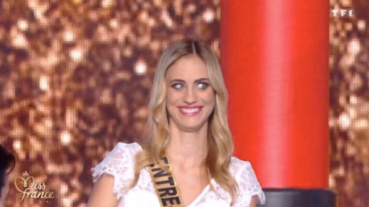 BstnCharlotte's tweet photo. Quand le prof demande de se mettre par binôme et que tu regardes ton pote comme ça #MissFrance #missCentreValdeLoire https://t.co/Wo1wlayGZ3