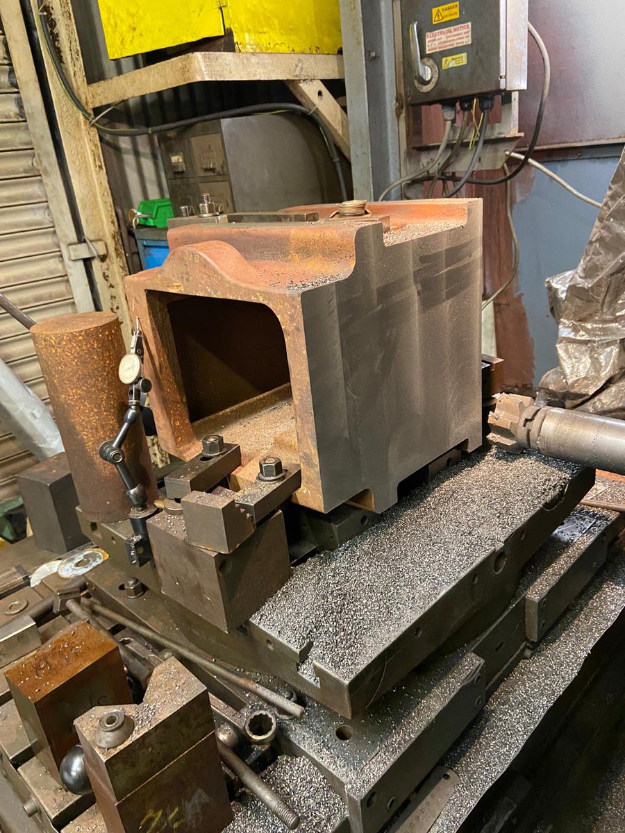 4123LMS's tweet photo. More tender axlebox machining today. #castiron #DeVlieg #Jigmill https://t.co/PMkrto3ygG