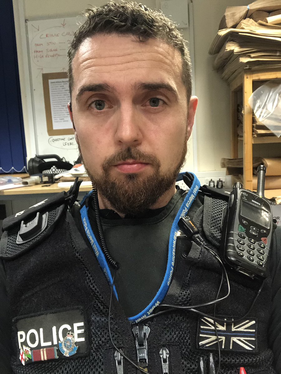 Juuuust because I’m a custody officer doesn’t mean I can’t go on patrol. Hunting for drink drivers tonight after a shift in the cells. #LetsKeepOurRoadsSafe #Fatal4 #drinkdrivecampaign #JustDontRiskIt <a href="/WMerciaPolice/">West Mercia Police</a>