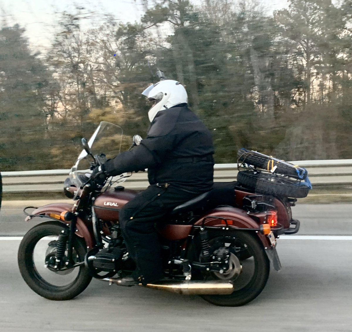 TheMotorCondos's tweet photo. Sidecar Saturday coming to you from #stablesmotorcondos #speed #drive #mancave #sidecar #privatestorage #ural @1epiclifestyle #epiclifestylemarketing https://t.co/pePkpRmWCJ