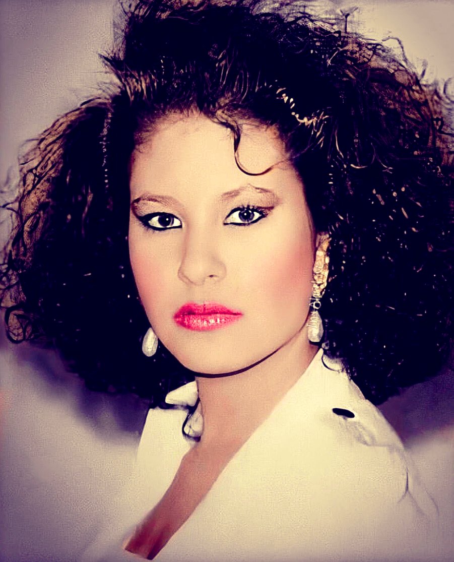 livin_selena's tweet photo. #Selenaquintanillaperez #Selena #selenaxamas #selenaquintanilla #selenavive #selenaq #selenaylosdinos @lubidi_bombom @Selena_Country @SelenaFlorDeTX @LeyendaSelena @AnythingRSelena @SQSuperfansYT @LoveSelenaCom @LaReinaSelena @TeamSelenaQ https://t.co/B17nXnla2u