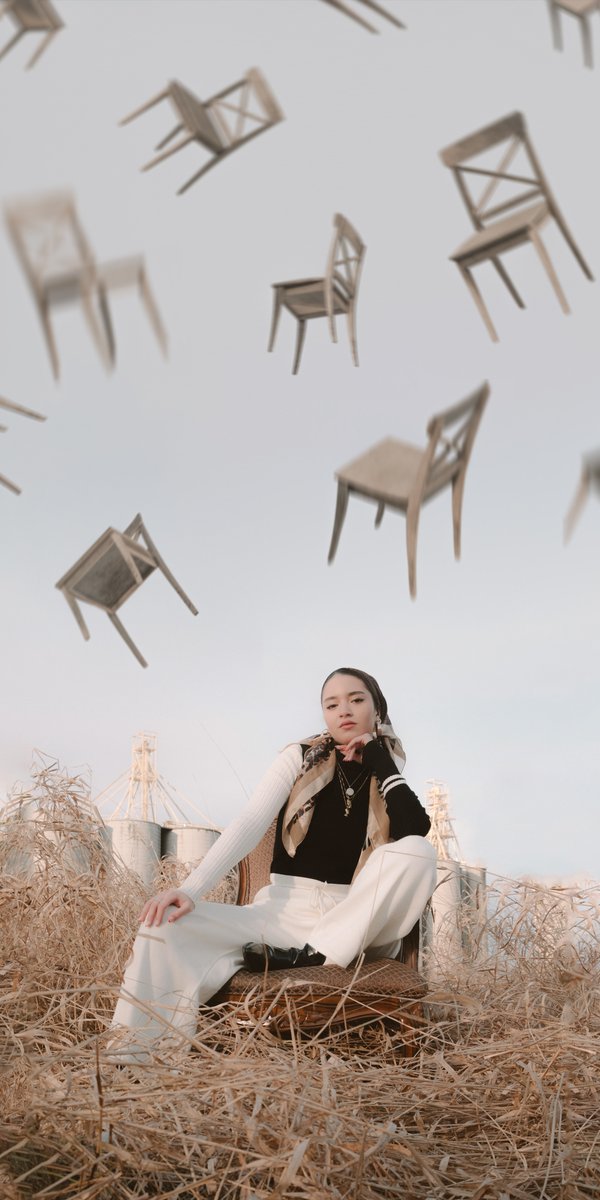 ⬛⬜ imagine if i took photos every week INSTEAD OF ONCE PER SEASON⬛⬜

🪑i want to be a photography student🪑

model, styling @itssalmaelwishy 
assistant <a href="/wajahut/">Wajahat Syed</a> 
art direction, photography @ me