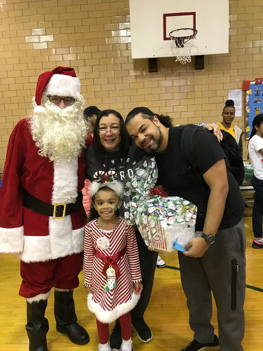 ClaudioJosette's tweet photo. What a great event with our students, staff and parents! I absolutely loved jumping in and taking on the face painting station. We also had button &amp; ornament making, and of course pictures with Santa! @CSD9Bronx @UFT_Elementary @MeishaPorter @NYCSchools @DOEChancellor https://t.co/jV8GeKyOra