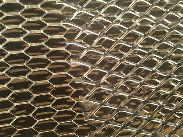 SourceWireMesh's tweet image. Decorative Aluminium Expanded Metal

Product Description
Material: aluminum plate, Al - mg alloy plate
Thechnology: stamping and stretching, leveling
Surface Treatment:
Baking paint,
Anodizing finished
Spraying,
Powder coated,
Fluorocarbon spraying etc
