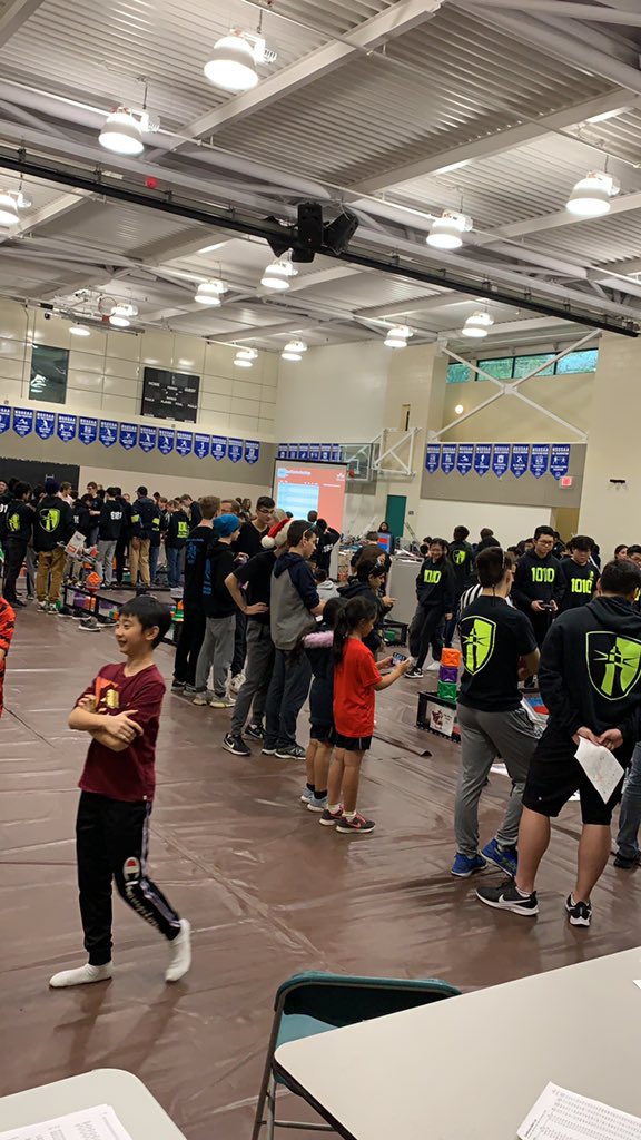 RiskyTeacher's tweet photo. Still qualifying in gym 2 #fhrobotics #firehawksrobotics https://t.co/AE7G3wpn5P