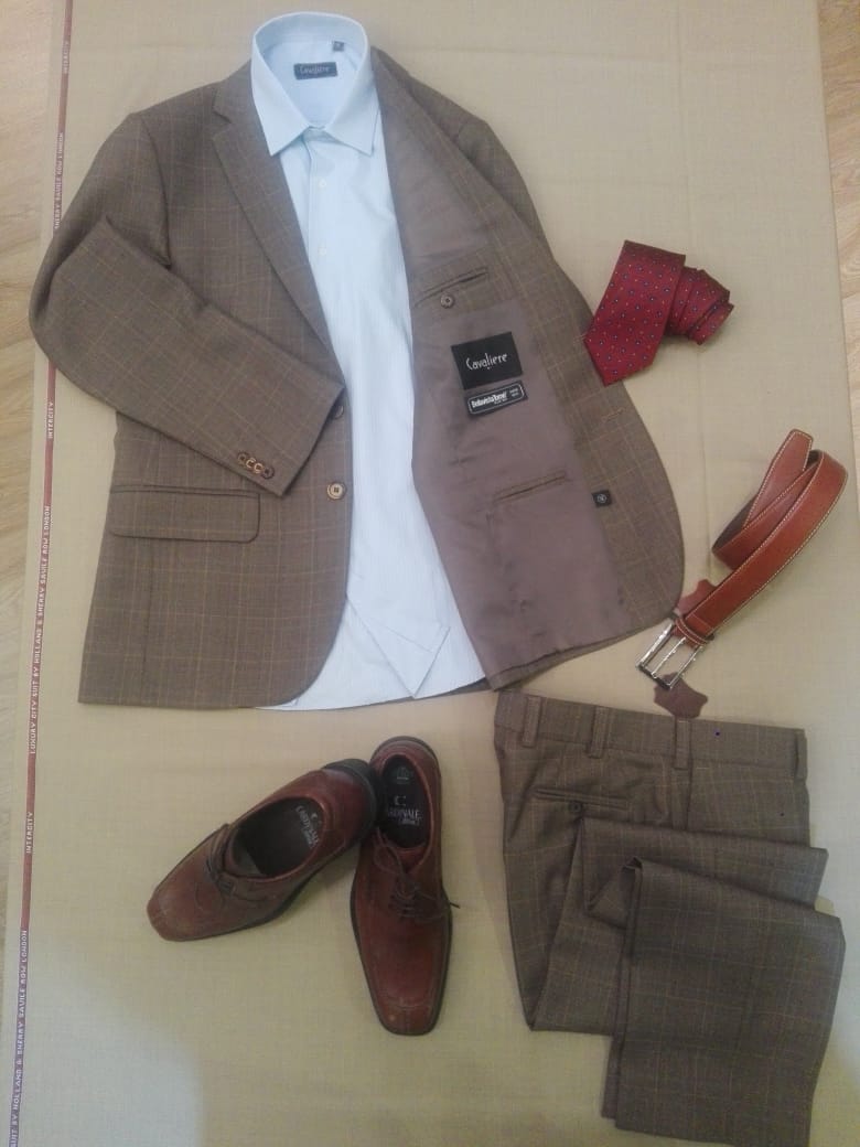 etruscodcc's tweet photo. Esta navidad regala buen vestir. regala @cavaliere_sastreria Ahumada 312 local 32.enormes ofertas navideñas trajes y vestones hiper rebajados. confección nacional diseños italianos.  #yoelijopyme #soypyme @LuciaDammert @RodRettig  @cgajardop @PatoBauerle @rfantuzzih los espero https://t.co/F6xcoRgAc4
