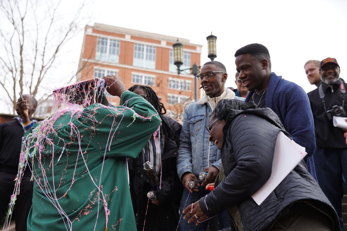 unccharlotte's tweet photo. Thatβs a wrap on #49erGrad19 π€ https://t.co/4Cze6Ilixr