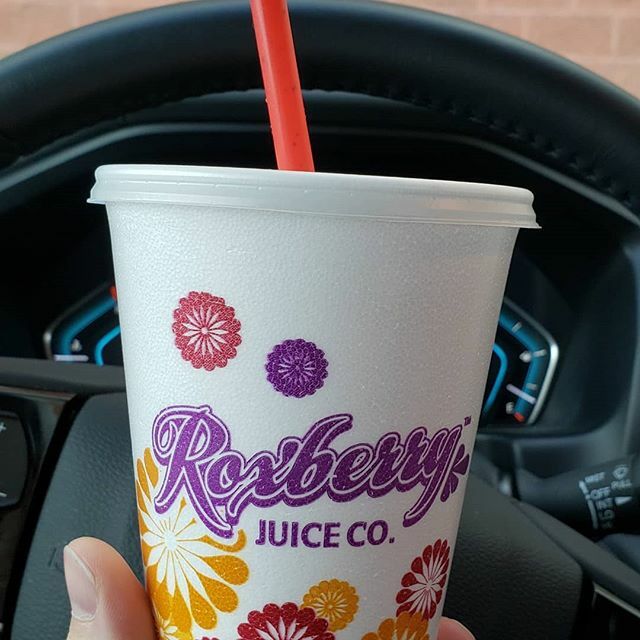 MichaelRae's tweet image. After braving Walmart on a Saturday, I decided to take a break in the car (err #minivan) outside @roxberryjuiceco. #roxberryamericanfork  #RoxberrySmoothies #roxberryjuiceco #lfthx #organicad ift.tt/38xsXvE