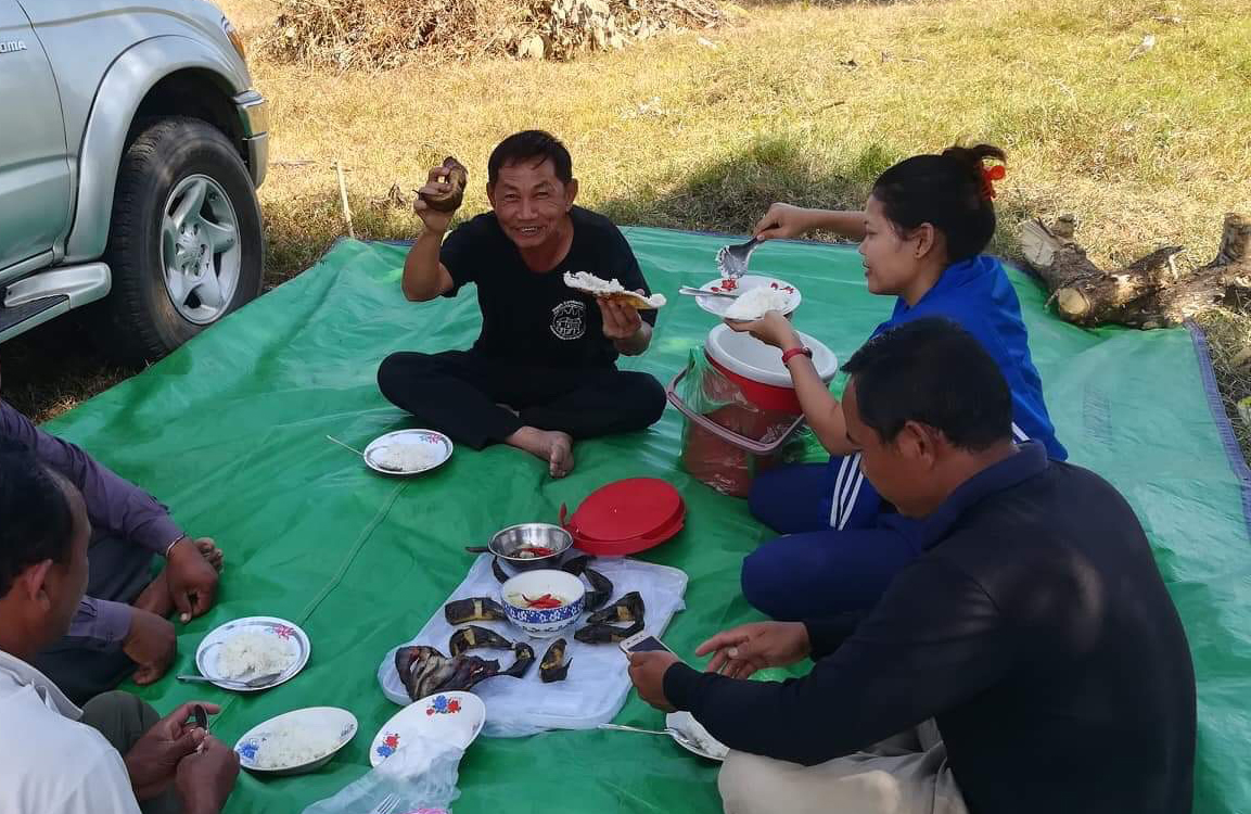 dr_marpol's tweet photo. Back to Boeung Samreth! The Royal bronze foundry of Early Modern Period #Cambodia - excavations and on-site culinary expertise continue in the shadow of Phnom Preah Reach Troap #Oudong @Flinders @FLINArchaeology @arc_gov_au https://t.co/rwWAatZyAq