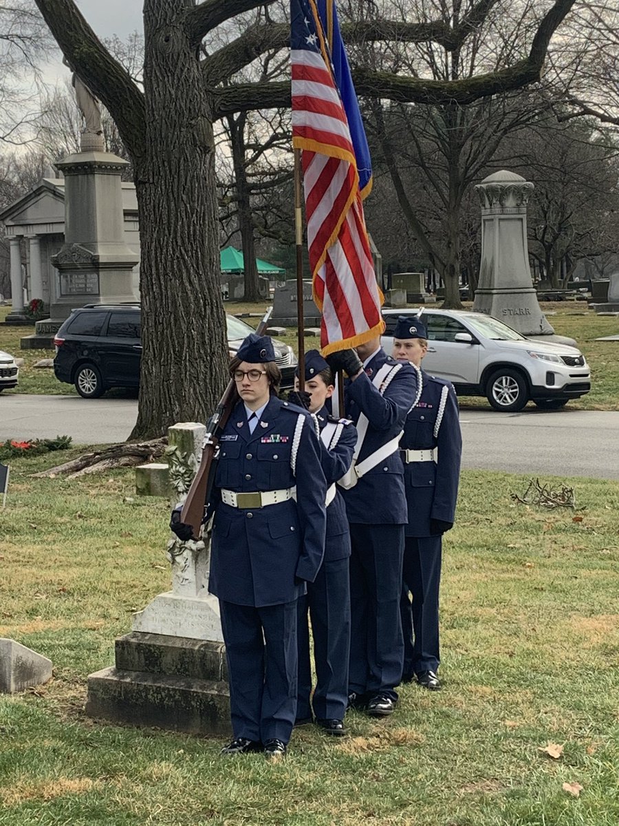 redfire_1's tweet photo. @IndianaCAP members participated in @WreathsAcross America ceremonies around the state today. I attended the remembrance at @CrownHillCem in Indianapolis. https://t.co/0NPYM7woX7