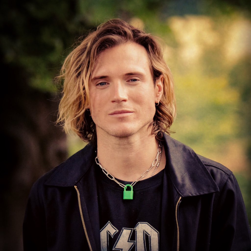 PoynterBrasil's tweet photo. 🔰Fim de semana + Dougie Poynter + Horas admirando a beleza desse baixista/modelo/ator/escritor/tudoquehá + McFLY tocando no shuffle + ingresso dos shows em março na mão + ansiedade sem fim = GD’s Poynter’s brasileiras! 🤣♥️
.
.
#dougiepoynter #McFLYNoBrasil #mcfly #mcflyisback https://t.co/zNBYdx8yS4