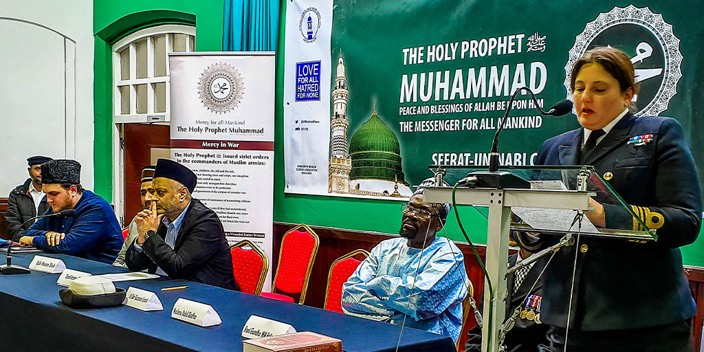 amea_wm's tweet photo. 𝗦𝗲𝗲𝗿𝗮𝘁-𝘂𝗻-𝗡𝗮𝗯𝗶 Convention hosted by #PressAhmadiyya 𝗠𝘂𝘀𝗹𝗶𝗺 𝗘𝗹𝗱𝗲𝗿𝘀 𝗔𝘀𝘀𝗼𝗰𝗶𝗮𝘁𝗶𝗼𝗻 held at 𝗗𝗮𝗿𝘂𝗹 𝗕𝗮𝗿𝗮𝗸𝗮𝘁 𝗠𝗼𝘀𝗾𝘂𝗲, 𝗕𝗶𝗿𝗺𝗶𝗻𝗴𝗵𝗮𝗺 exploring the life &amp; teachings of Holy Prophet 𝗠𝘂𝗵𝗮𝗺𝗺𝗮𝗱 SAWW – The Messenger of Peace. https://t.co/klEvWrWTTr
