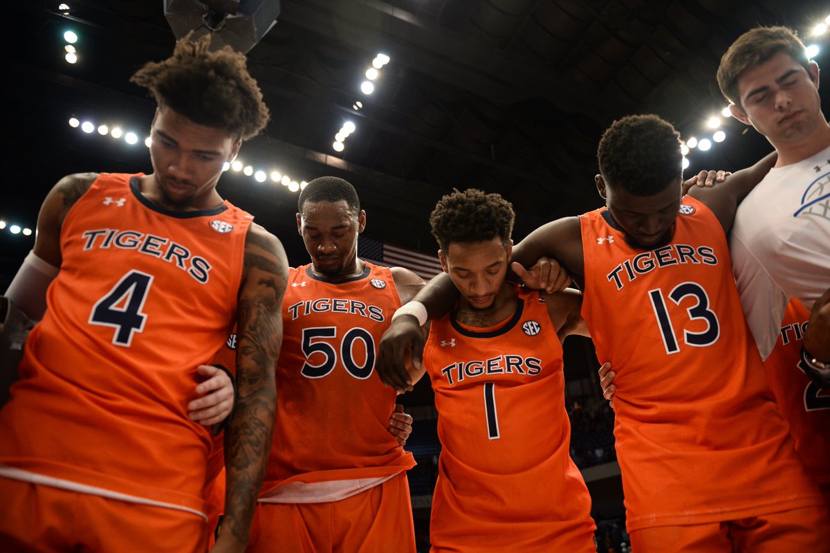 KampFender's tweet photo. @AuburnMBB @SaintLouisMBB @KnightEady @BJCC More from @MikeSliveInvite https://t.co/H9Rpw38ofd