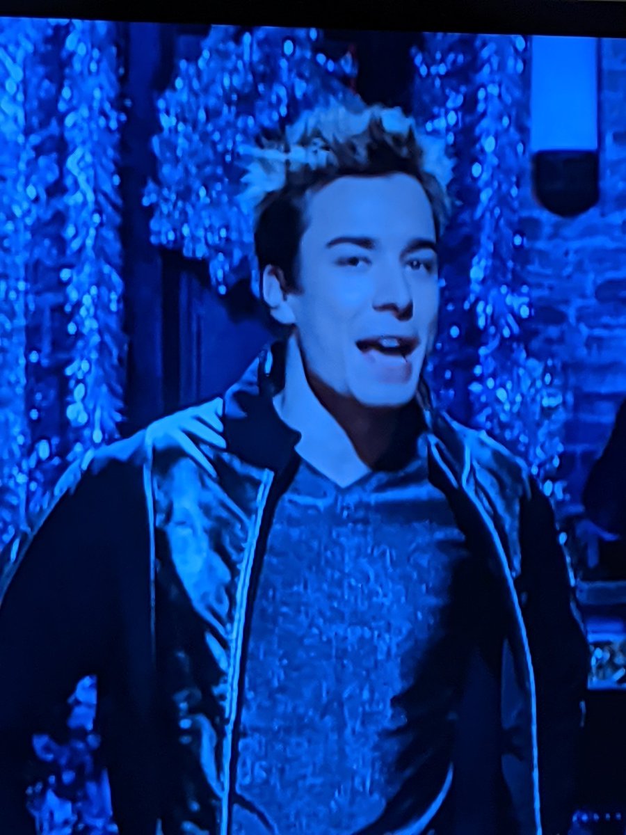 BrandiMaples's tweet photo. @jimmyfallon  this is what we looked like in 2011??? https://t.co/m3UZvs5Wlf