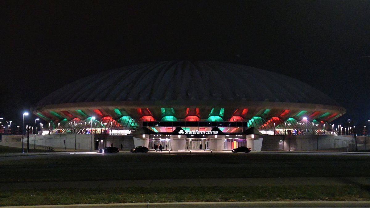 illiniphotog's tweet photo. Memorial Stadium and State Farm Center are ready for the holidays. https://t.co/07zoSAFMIU