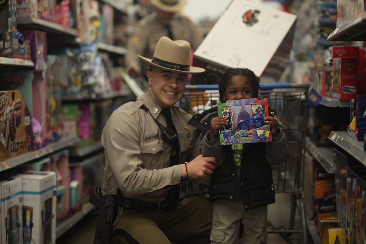 The Berlin Barrack along with the Worcester County Sheriff's, Ocean City PD, Somerset Sheriff's Office, Natural Resource, Berlin PD, and Snow Hill PD participated in the annual Shop with a Cop event.  The Cricket Center was also apart of organizing the event.