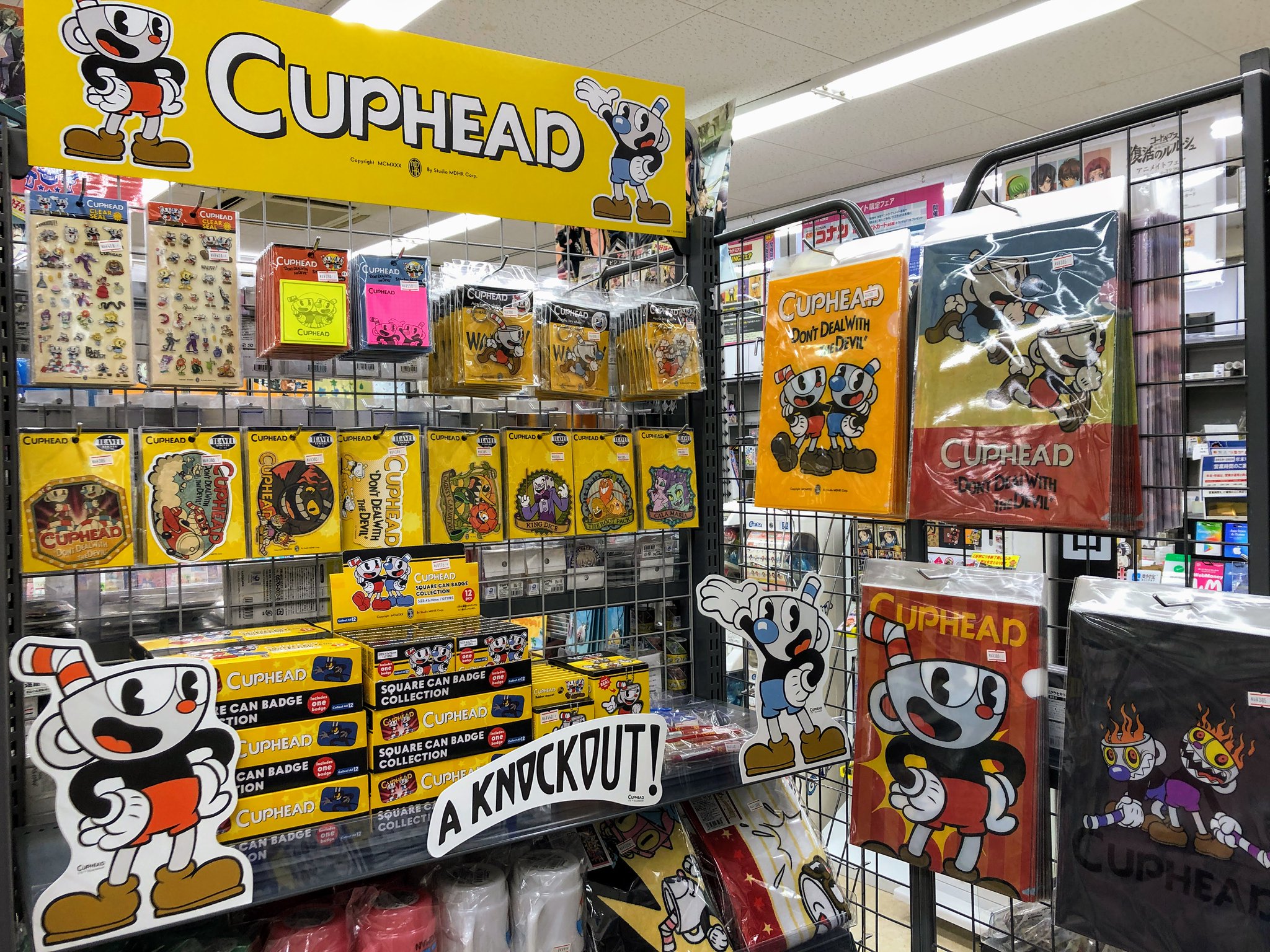 アニメイト名古屋 グッズ入荷情報 カップヘッド の商品は レジ付近のコーナーにて好評発売中 皆様のご来店 お待ちしておりますナゴ Cuphead カップヘッド