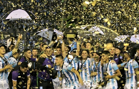 TRossi1's tweet photo. ¡Una nueva 🏆para la gloriosa acadé! ❤ https://t.co/ocYvIDb2ix