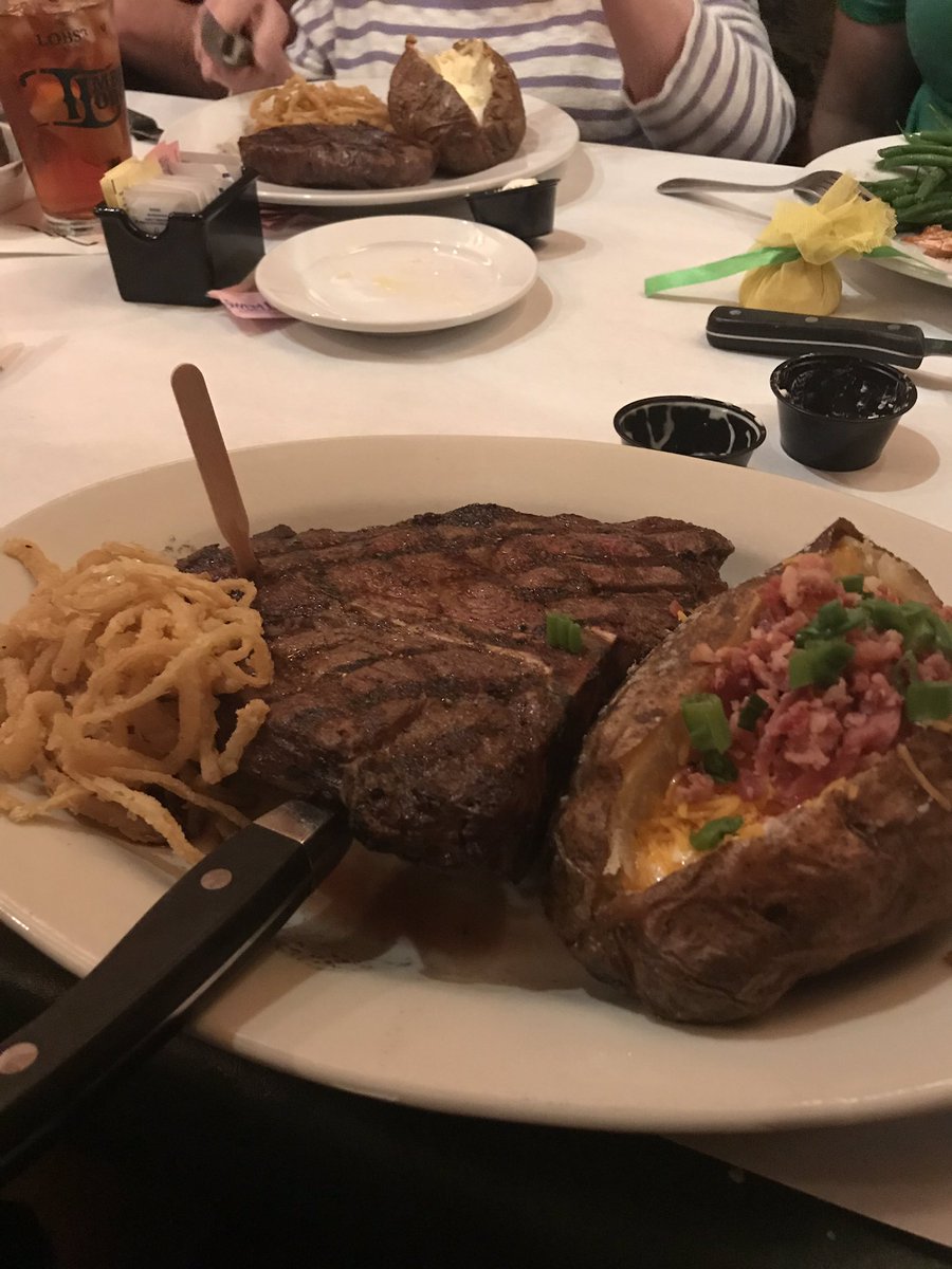 NickPaulus's tweet photo. Belated B-Day dinner with the wifeβs family at #TimberLodge... Rare, 24oz Porterhouse & a Loaded baked potato.. The Swanson Special https://t.co/jX4ZJXau0u