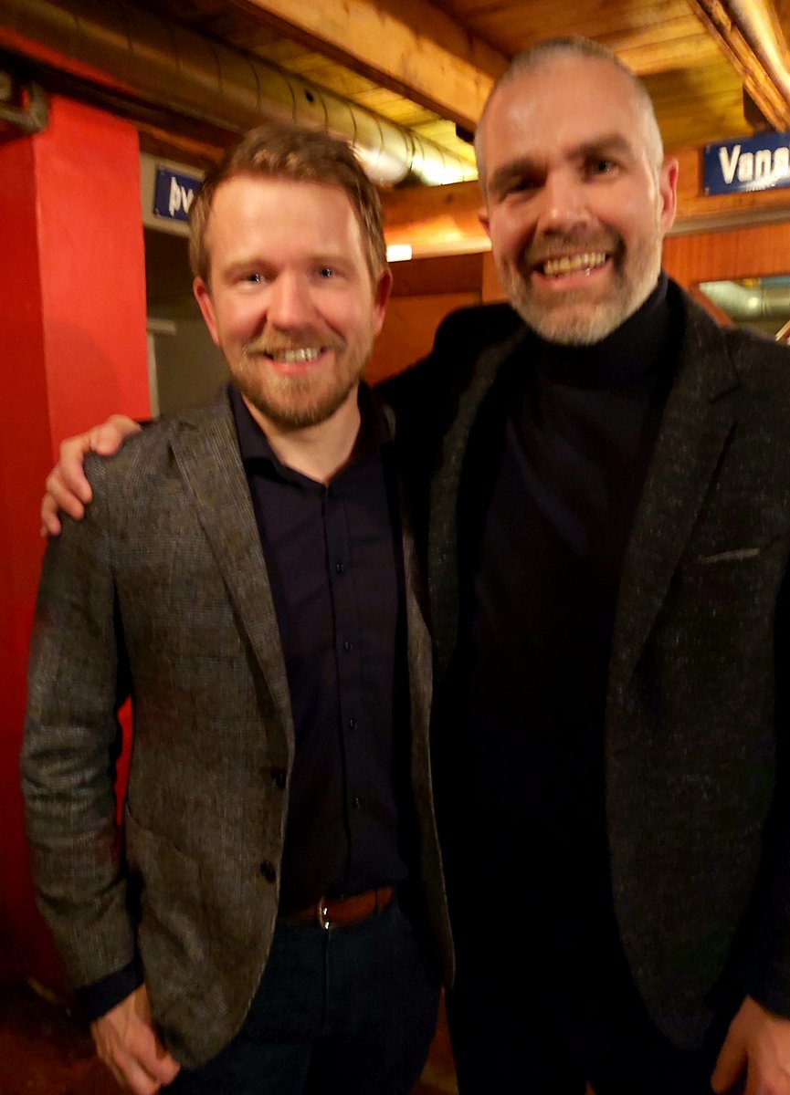 HeimirHar's tweet photo. Samfélagið fagnar 3 punktum https://t.co/IGWpKyiOgh