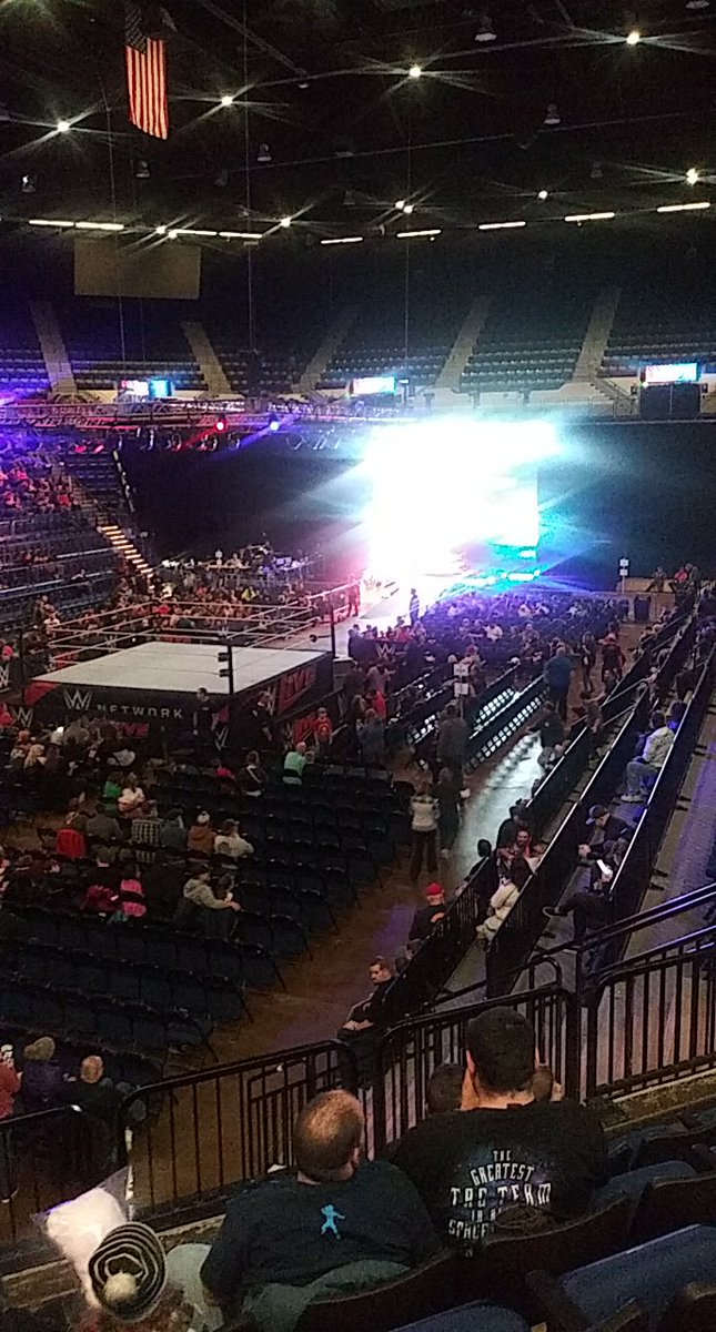 cryinangel1974's tweet image. #wweCedarRapids omg my first time at an event I&apos;m so excited right now #RomanReigns my all time fave this is awesome!!!!!!