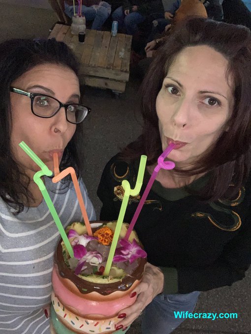 Somewhere down town #Phoenix  Some new friends bought us a drink  #Gabby #Stacie 🍻 https://t.co/KDSF<a href="/tag/phoenix"class="tags">#Phoenix</a><a href="/tag/gabby"class="tags"><span>#gabby</span></a><a href="/tag/stacie"class="tags"><span>#stacie</span></a>