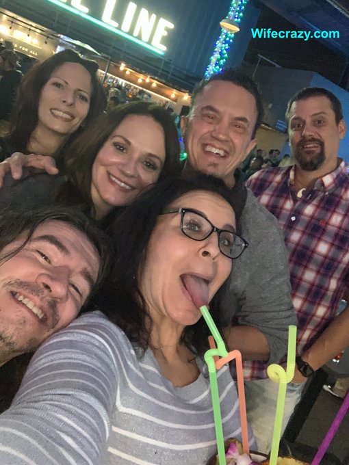 Somewhere down town #Phoenix  Some new friends bought us a drink  #Gabby #Stacie 🍻 https://t.co/KDSF<a href="/tag/phoenix"class="tags">#Phoenix</a><a href="/tag/gabby"class="tags"><span>#gabby</span></a><a href="/tag/stacie"class="tags"><span>#stacie</span></a>