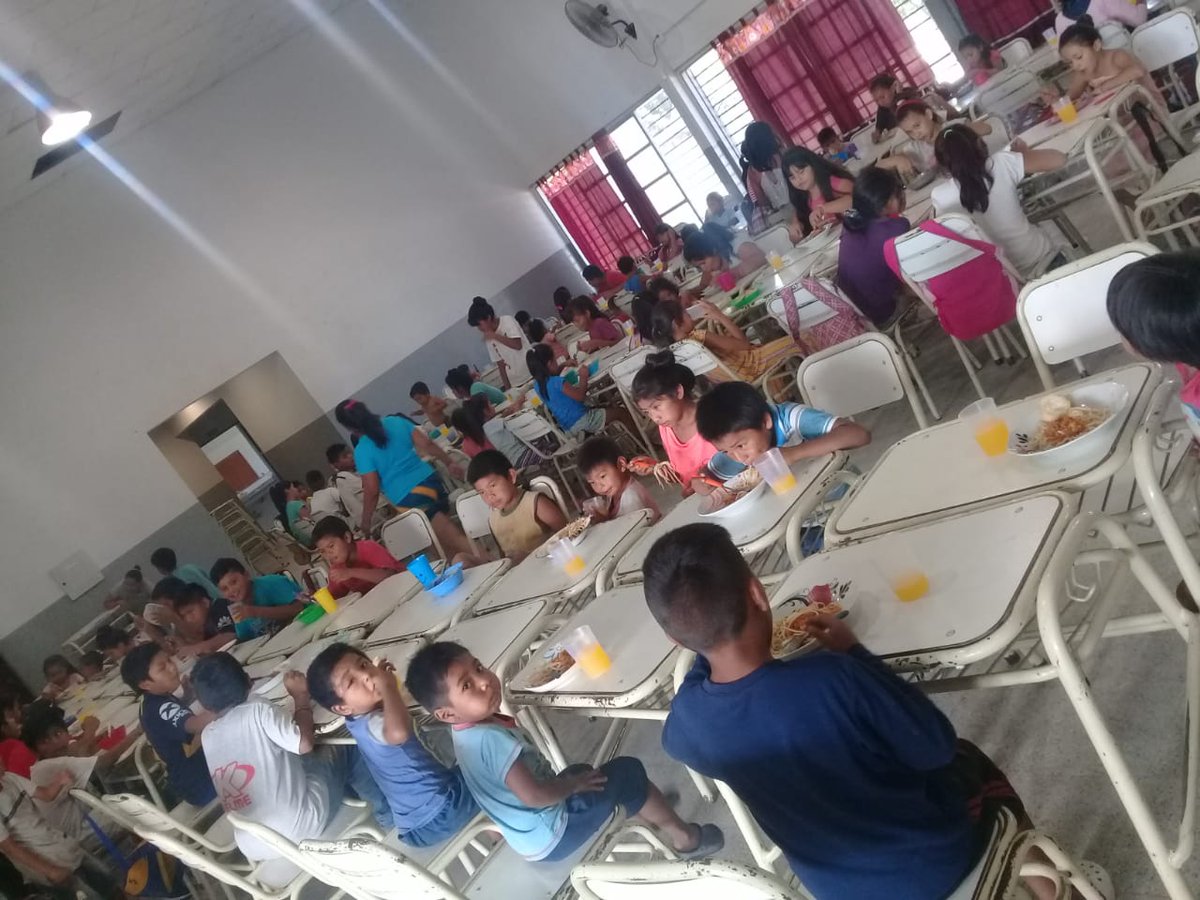 📌Un gran trabajo en equipo...los niños disfrutaron de actividades recreativas y un rico almuerzo saludable en las Escuelas #PAS de #Salta 
<a href="/GustavoSaenzOK/">Gustavo Sáenz</a>
<a href="/matiascanepa/">Matías Cánepa</a>
<a href="/DipTorres/">Fernanda Dip Torres</a>
<a href="/RobertoIRamos/">Roberto Ismael Ramos</a>
<a href="/MEducacionSalta/">Ministerio de Educación de Salta</a>
<a href="/ricardo_villada/">Ricardo Villada</a> <a href="/MdeGobierno/">MinisteriodeGobierno</a>