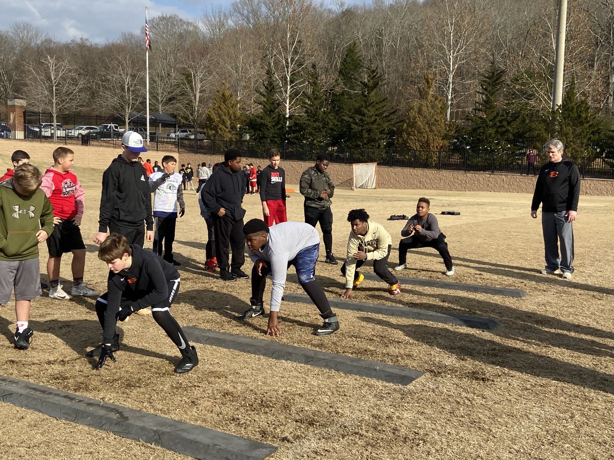 CoachRocBatten's tweet photo. Great day of players getting better at the Ensworth Lineman Camp today!  ⁦@Ensworth⁩ ⁦@EnsworthFB⁩ ⁦⁦@ECampsLeagues⁩ https://t.co/lZEyFO6XRp