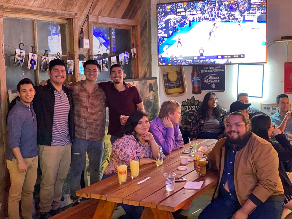 thefriendlyspot's tweet photo. #FriendlySaturday #GoSpursGo #gofriendsgo #veryfriendly #cocktailsontap #craftbeer #friendlyeats #southtown #southtownsatx https://t.co/w9bLslMNP7