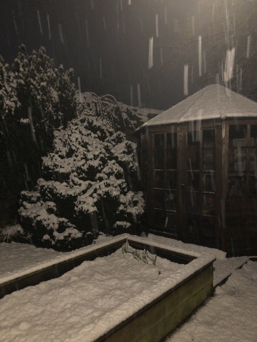 SNIOW! <a href="/uksnowmap/">UK Snow Map</a> 8/10’ bd24 proper snow!