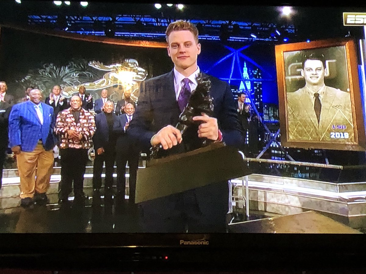 bulldogbrohood's tweet photo. Forever known as Joe Heisman Burrow!!! #HeismanJoe #Heisman #Brotherhood https://t.co/KagiDyuCUW