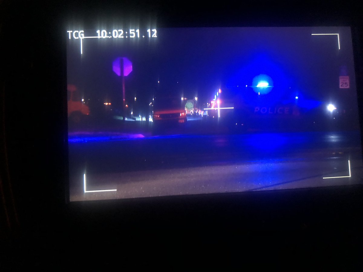 EricHalperinTV's tweet image. Neighborhood is blocked off. Waiting for more info from police. @nbc4i