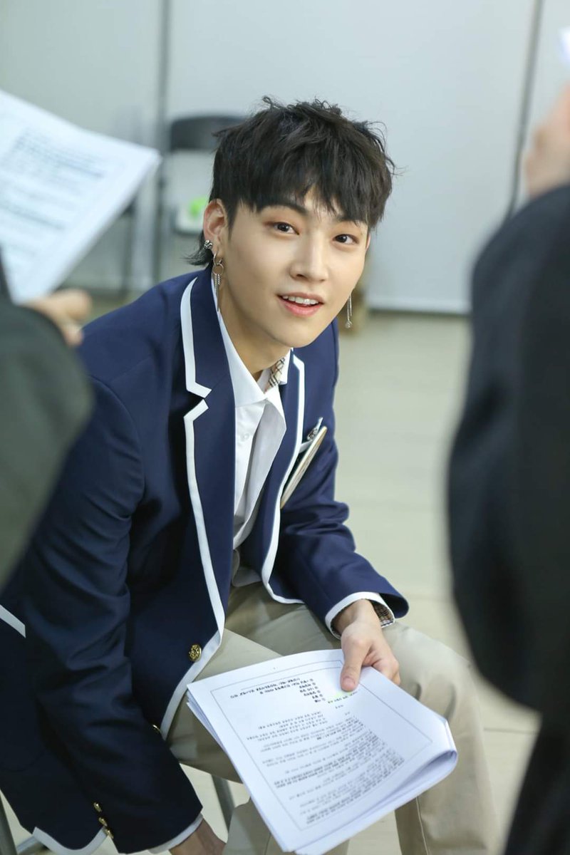 Mydef_J8's tweet photo. ��้าได้เล่นซีรี่ย์อีกครั้งอยากเห็นบทบาทไหนของแจบอม?
❤️ นักเรียนม.ปลาย สุดฮอท
❤️ แบดบอยสุดเท่
❤️ นักธุรกิจหนุ่มสุดแซ่บ...
❤️ ลุงข้างบ้าน 😂

#คิดถึงนะแจบอม https://t.co/dR38pBIO2X