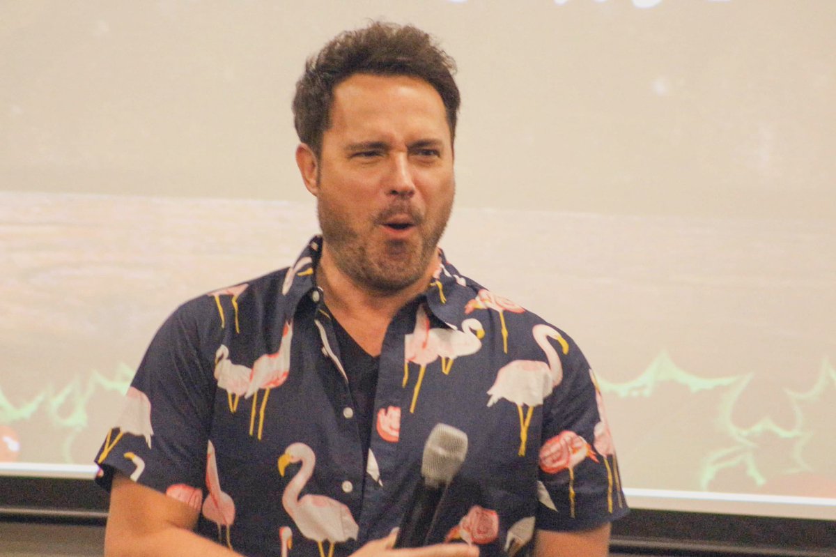 Mash2104's tweet photo. Caption This......
@DavidHaydnJones
#AHBLXmas https://t.co/LuCuSCFcLo