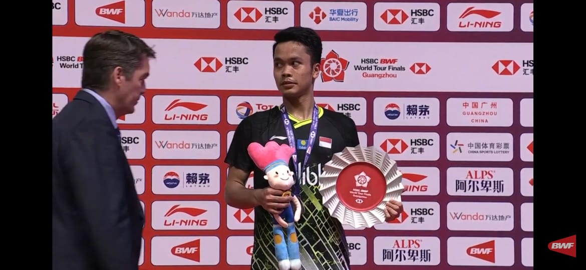 BadmintonTalk's tweet photo. Men's Singles Podium

Congratulations to both Finalists!

What a match!!

#BWFWorldTourFinals2019 https://t.co/AIDJjnvpph