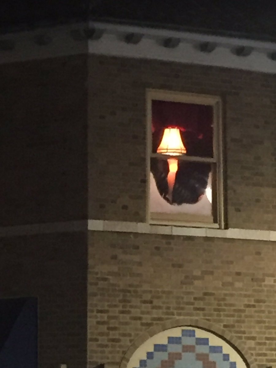 PackerFan_inMO's tweet image. You guys!! This stopped me in my tracks tonight while walking down the street in NKC... like I literally stopped, gasped, and grabbed the arm of my friend. It was almost too much! #readynowforholidays well... #electricsex #majoraward