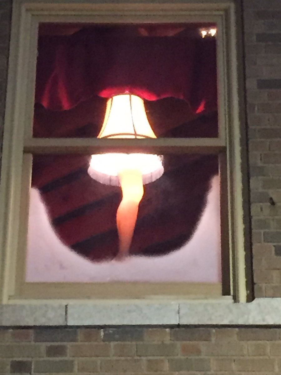 PackerFan_inMO's tweet image. You guys!! This stopped me in my tracks tonight while walking down the street in NKC... like I literally stopped, gasped, and grabbed the arm of my friend. It was almost too much! #readynowforholidays well... #electricsex #majoraward