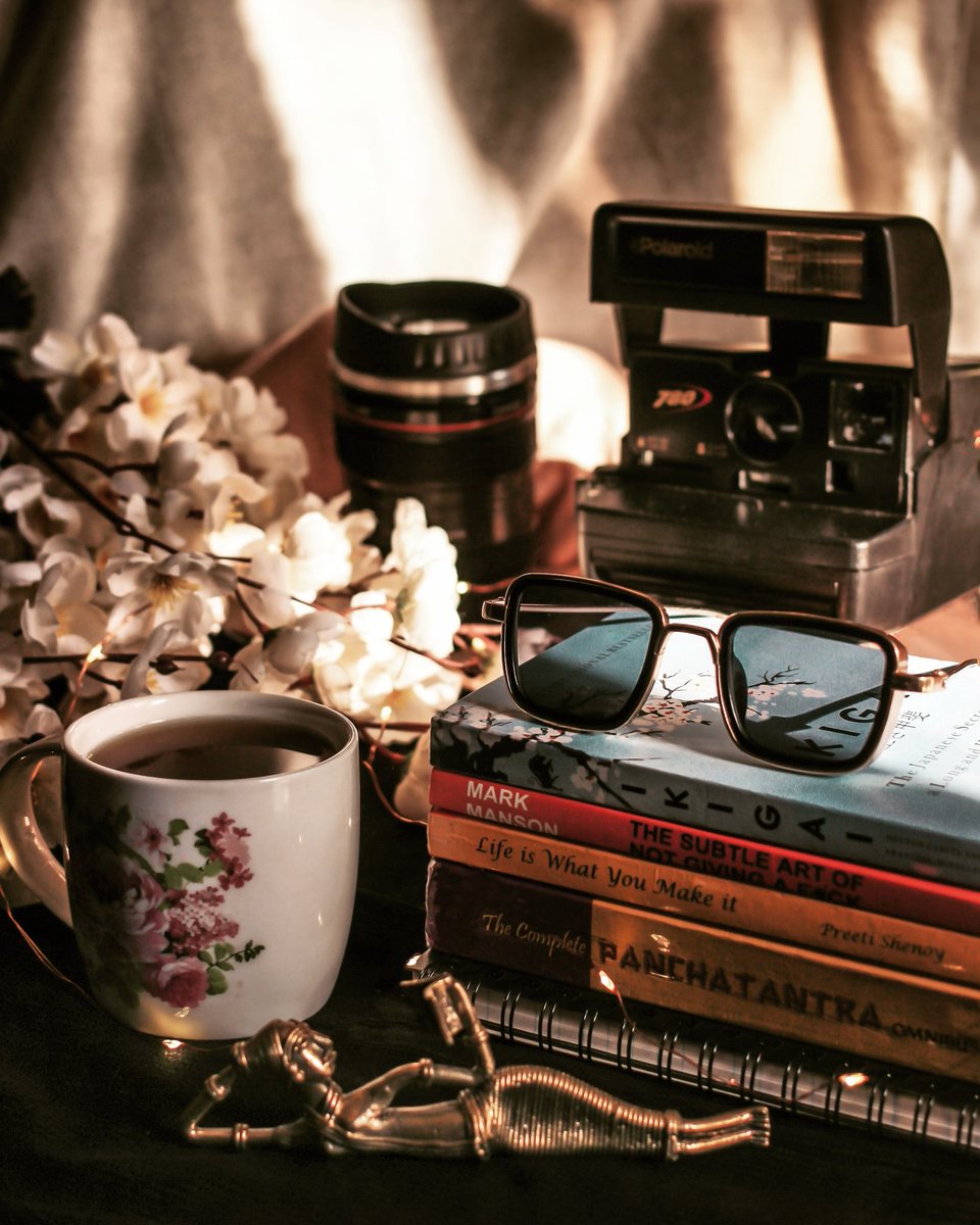 PurabVerma4's tweet photo. Lazy Sundays 💤
#zuvamart #coffee #whatkarlloves #FlatlayToday #pmflatlayphoto #flatlayforever #coffeelover #getpepped #mobilephotography #CupsInFrame #flatlay #flatlays #OnTheTable #mymumbai #aarohantiwari #garimashares #nustaharamkhor #focusontheweekend #ikigai https://t.co/22EnPGF11X