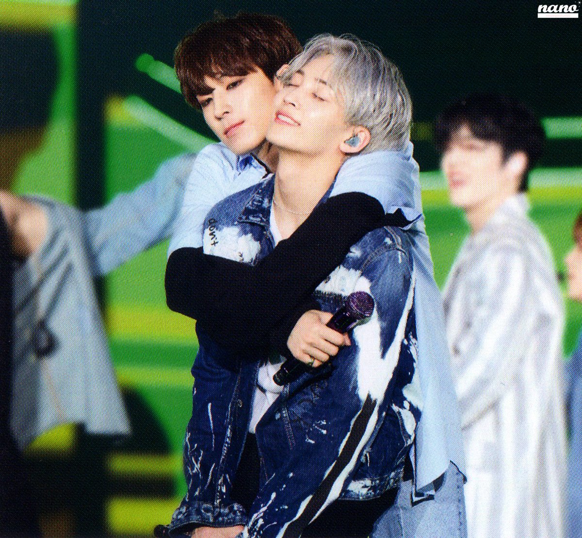 wonwooseol's tweet photo. Wonwoo gives the best hug🤗💜 https://t.co/RLmxseo1dB