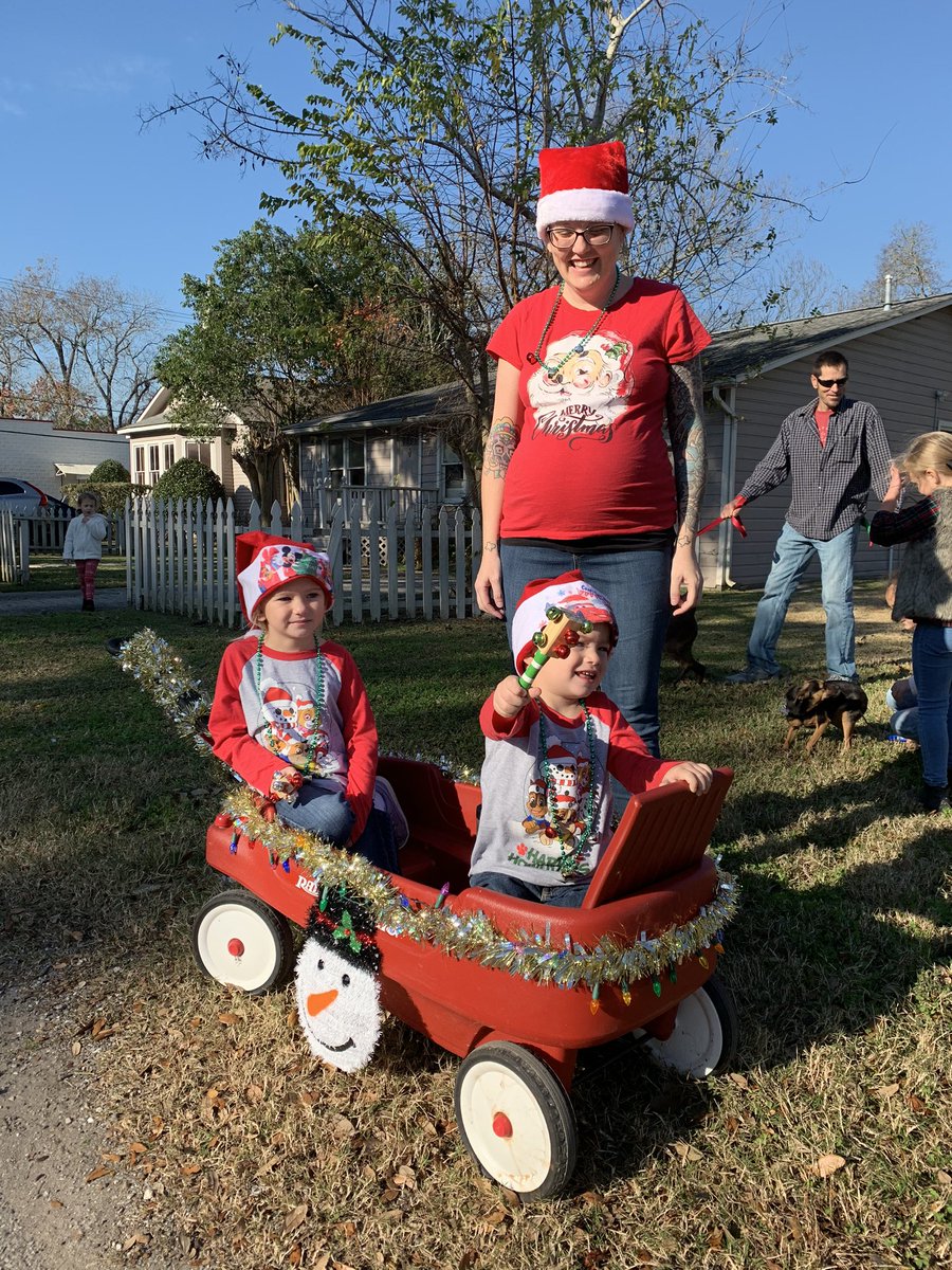 cjacobsenLCE's tweet photo. @LCE_Mustangs @cjacobsenLCE #LCE preparing to lead the parade https://t.co/64CpdnEdpa