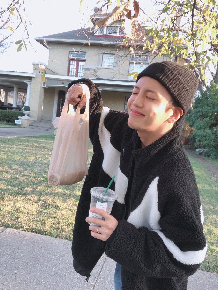 official_ACE7's tweet photo. [#에이스_동훈]
이제 혼자서 주문도 잘 해요✌️ㅋㅋㅋ
#에이스 #초이스 #ACE #CHOICE 
#ACEinDallas https://t.co/JUPTiC9d7f