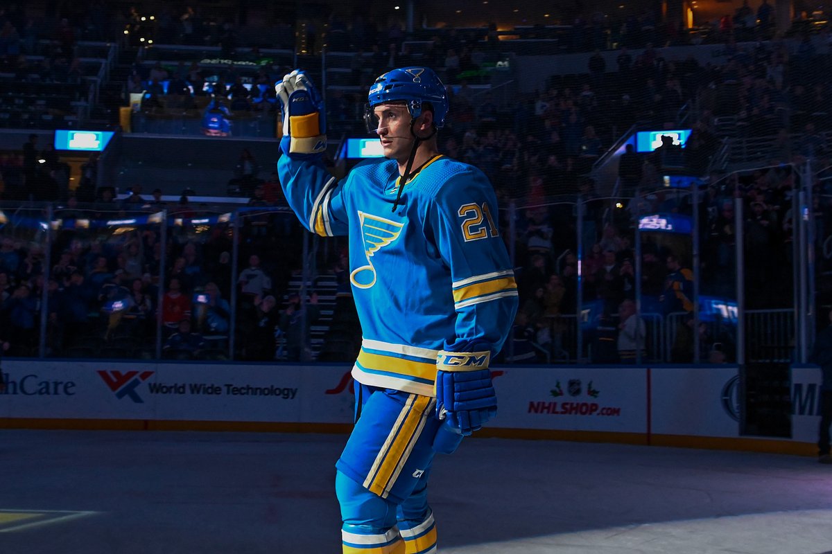 StLouisBlues's tweet photo. So, @Bozie42, how was your 700th game? #stlblues https://t.co/EOf3VXu118